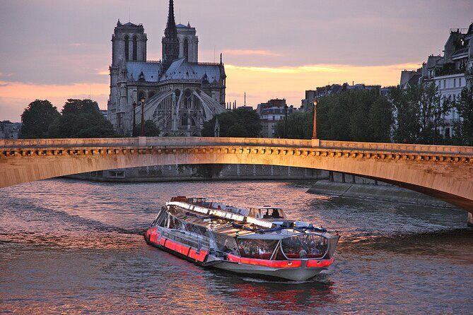 Bateaux Mouches Dinner Cruise on the Seine River in Paris - Two levels of viewing: 360° upstairs and a comfortable dining room below