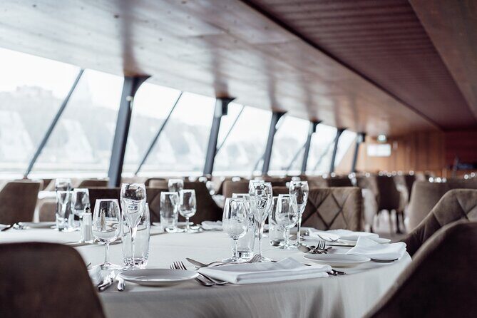 Bateaux Mouches Lunch Cruise on the Seine River in Paris - Music, tables, and the QR code: how to avoid the common frustration