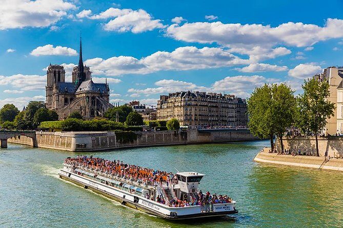Bateaux Mouches Sightseeing Cruise on the Seine River in Paris - Port de la Conférence: ticket exchange, lines, and smooth boarding