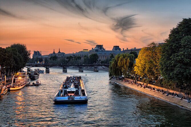 Bateaux Mouches Sightseeing Cruise on the Seine River in Paris - A royal square with a guillotine past and a gift from Egypt