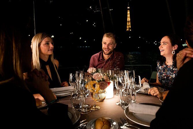 Bateaux Parisiens Seine River Gourmet Dinner & Sightseeing Cruise - Dinner setup: how the menu and service tiers work