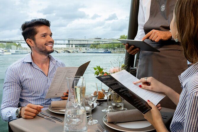 Bateaux Parisiens Seine River Gourmet Lunch & Sightseeing Cruise - The Lunch Itself: Aperitif, À la Carte Choices, and Real French Comfort Food