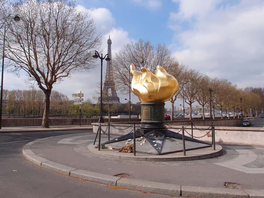 Classical and Monumental Paris Tour along the Seine River - Les Invalides: Napoleon’s Shadow Still Shapes the Place