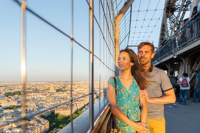 Eiffel Tower Dinner Experience and Sightseeing Seine River Cruise - Boarding the Seine cruise: what you get in one hour