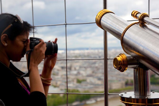 Eiffel Tower Tour with Optional Summit and Seine River Cruise - Stop 2 continuation: how guides can change the experience