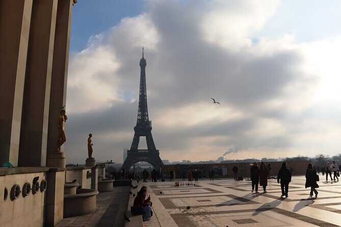Guided Eiffel Tower Tour and Boat Cruise River Seine Sightseeing - The Seine cruise: 1 hour of big landmarks, from a comfortable seat