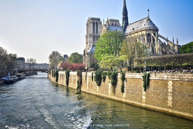 Île de la Cité Private 2h Tour with Latin Quarter & Seine River - Pont Neuf meeting point: the easiest start for first-timers