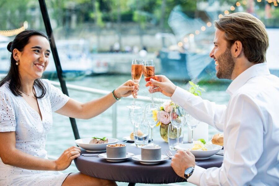 Paris: 3-Course-Dinner Cruise with Wine on the Seine River - Seating and the Front-Table Champagne Question