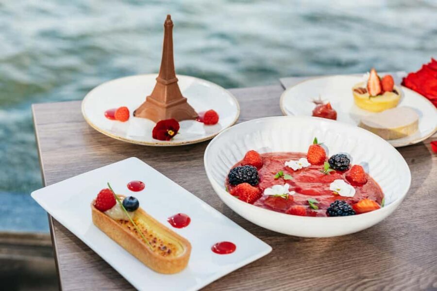 Paris : 3-Course Gourmet Dinner Cruise on Seine River - Key points to know before you go