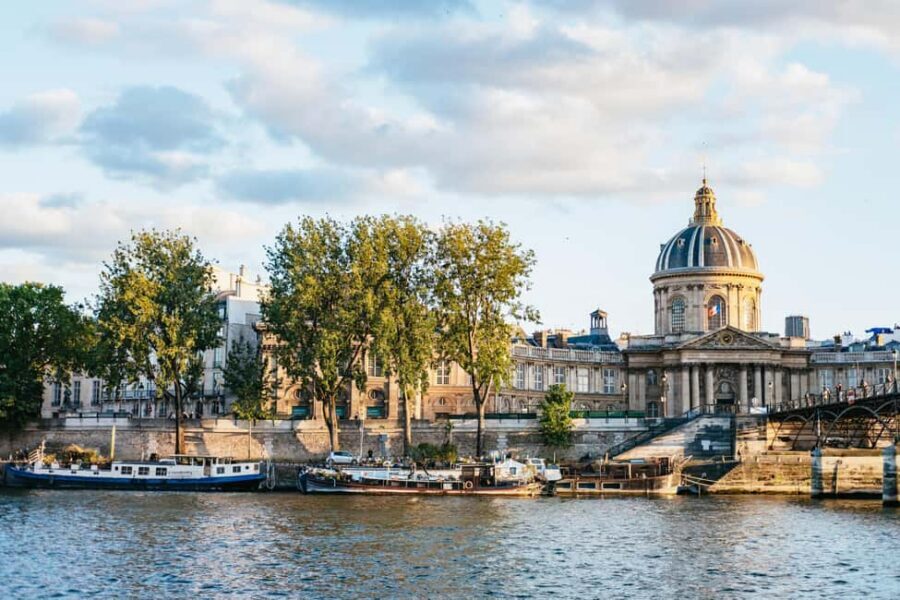Paris : 3-Course Gourmet Dinner Cruise on Seine River - Two departure times: choosing 6:45 pm vs 9:15 pm