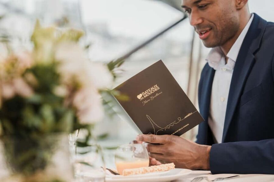 Paris: 4-Course Dinner Cruise on Seine River with Live Music - Key things that make this dinner cruise worth it
