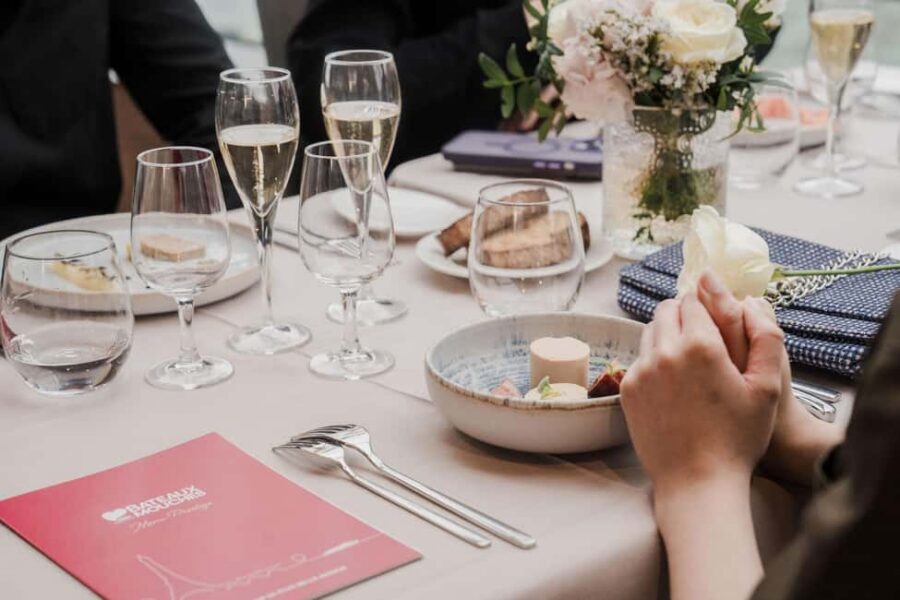 Paris: 4-Course Dinner Cruise on Seine River with Live Music - Why this Seine dinner cruise feels like a real Paris night (not just sightseeing)