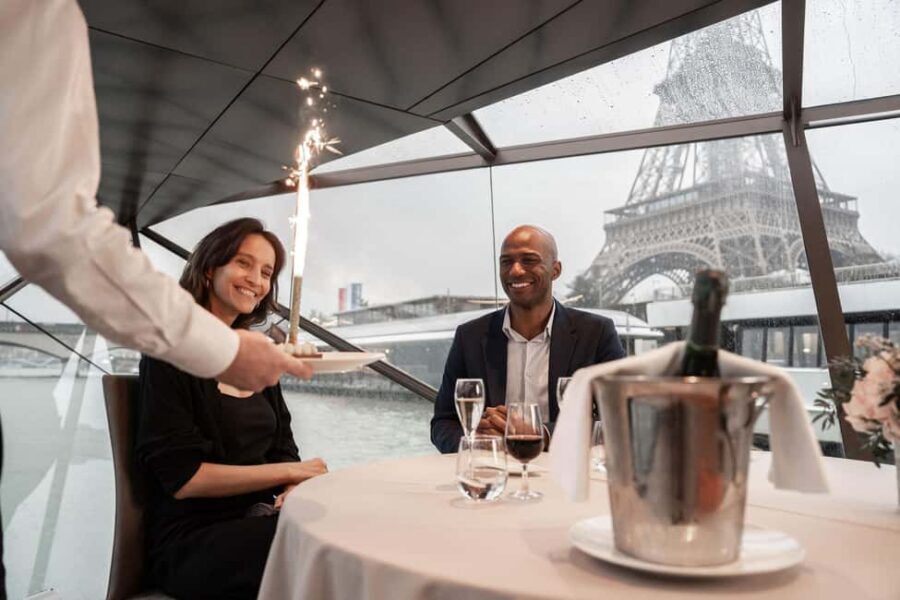 Paris: 4-Course Dinner Cruise on Seine River with Live Music - Live music during dinner: piano and violin, plus when to take photos
