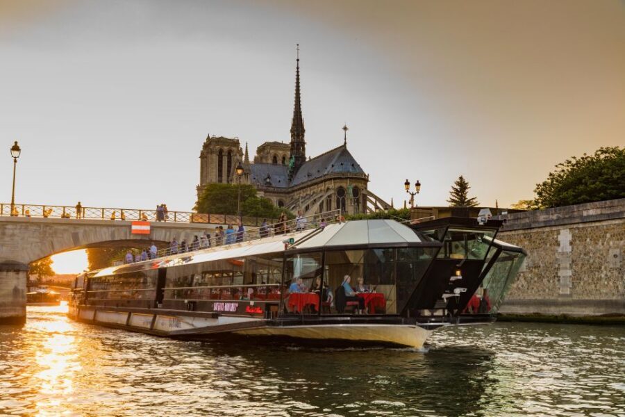 Paris: 4-Course Dinner Cruise on Seine River with Live Music - Getting to Port de la Conférence near Alma Bridge (and how to avoid stress)
