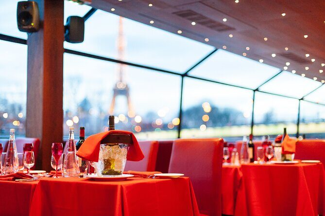 Paris Bateaux Mouches Special Bastille Day Dinner Cruise - The 9pm timing: why the night cruise feels special