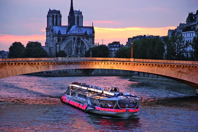 Paris Bateaux Mouches Special Bastille Day Dinner Cruise - On-board dinner reality check: what the included 4 courses are really like