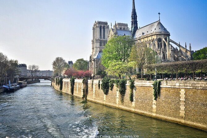 Paris by Night 2-hour Private Tour with Scenic Seine River Cruise - Meeting at Pont Neuf: the easiest place to begin