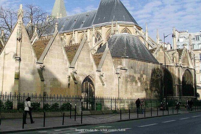 Paris by Night 2-hour Private Tour with Scenic Seine River Cruise - Latin Quarter after dark: Sorbonne area, Saint Severin, and Shakespeare & Co.