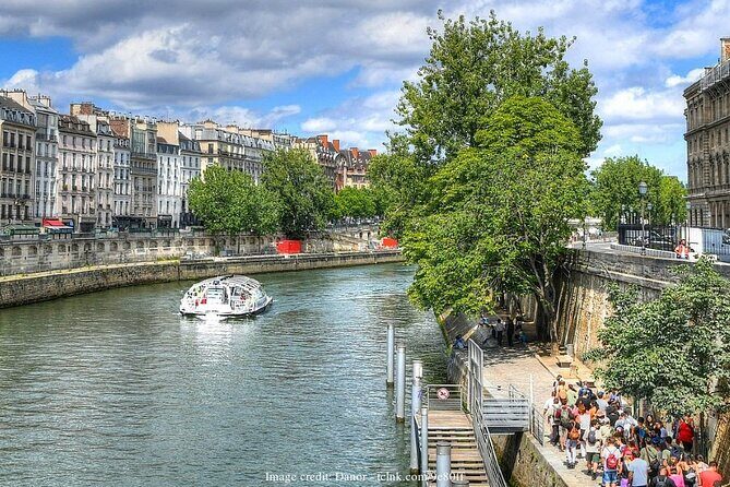 Paris by Night 2-hour Private Tour with Scenic Seine River Cruise - Walking smart in the dark: comfort and timing tips