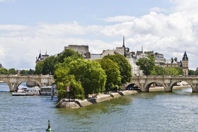 Paris by Night 2-hour Private Tour with Scenic Seine River Cruise - Île de la Cité at night: Notre Dame and the places where French history happened