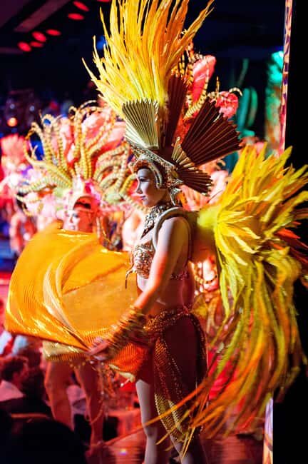 Paris: Champagne at the Moulin Rouge & Seine River Cruise - Champagne at the show: how to think about the drinks