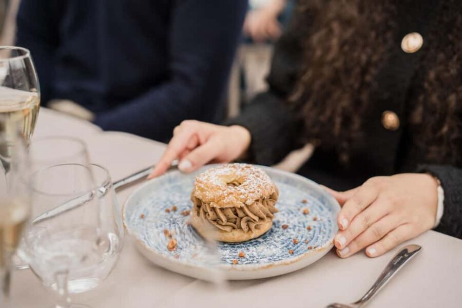 Paris : Christmas Special Lunch Cruise on the Seine River - Lunch on Water: How the Meal Fits the Views