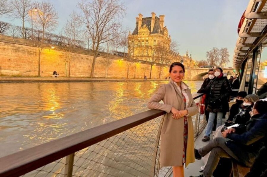Paris: Eiffel Tower Summit Floor Ticket & Seine River Cruise - Day vs Night on the Seine: Match Your Cruise to the Mood