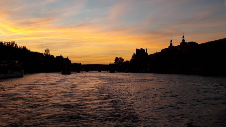 Paris: Happy Hour Evening Cruise on the Seine River - Why This 1.5-Hour Seine Cruise Feels Like the Right First Paris Night