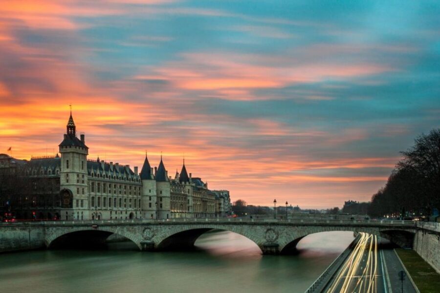 Paris: Louvre Museum Entry Ticket With Host and River Cruise - The Seine River Cruise: One Hour to See the City’s Big Names