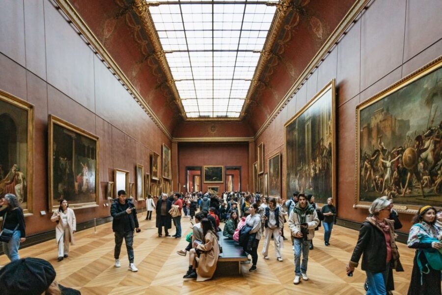 Paris: Louvre Museum Entry Ticket With Host and River Cruise - Audio Guide Apps and Onboard Commentary: How to Get It Working