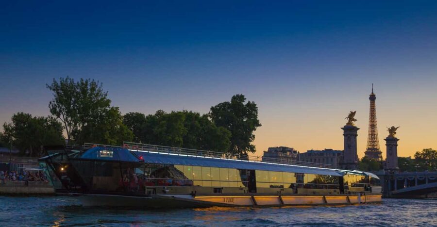 Paris : NYE Special Diner Cruise on the Seine River - Getting Onboard Near Pont de l’Alma (and Why Timing Matters)