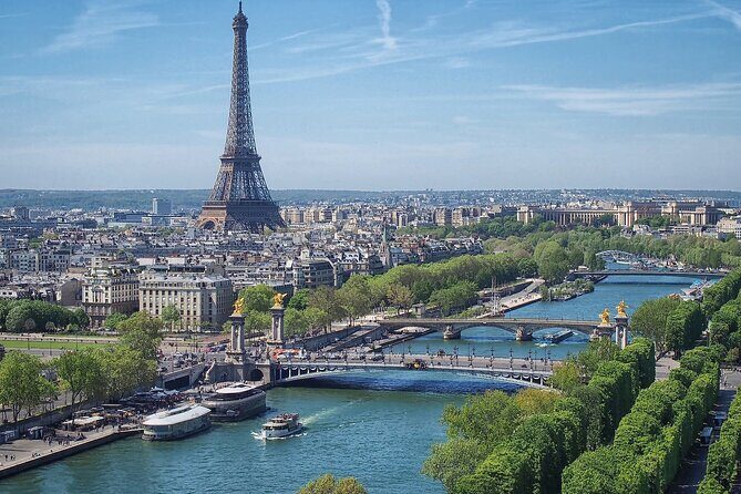 Paris - One Hour Seine River Cruise with Recorded Commentary - Seating Reality: Upper Deck Views vs Practical Comfort