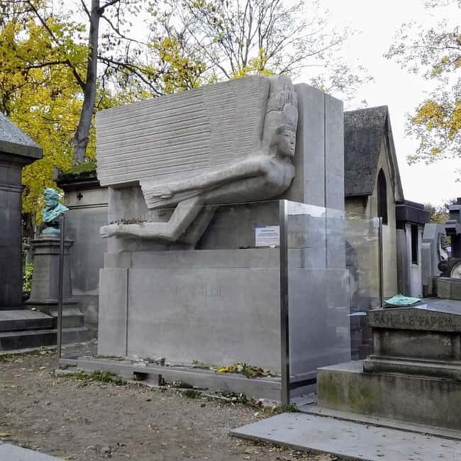 Paris: Père Lachaise Cemetery Visit with Seine River Cruise - Père Lachaise Is Self-Guided for a Reason