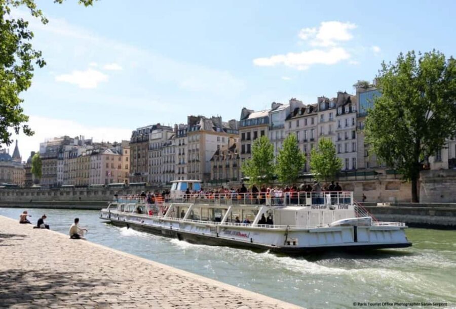 Paris: Père Lachaise Cemetery Visit with Seine River Cruise - How to Walk Père Lachaise Without Breaking the Mood