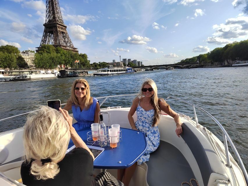 Paris Private Boat Seine River with Captain Guide - 90 Minutes on the Seine: How to Enjoy the Sight Lines