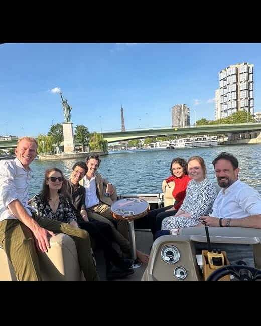 Paris: Private Seine River Cruise - Louvre to Île de la Cité: where the river makes Paris feel compact
