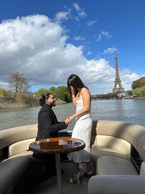 Paris: Private Seine River Cruise - Notre-Dame and the Île de la Cité moment: more than a single viewpoint