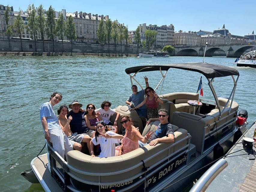 Paris: Private Seine River Cruise - Île aux Cygnes and the Statue of Liberty: the fun curve in the river story