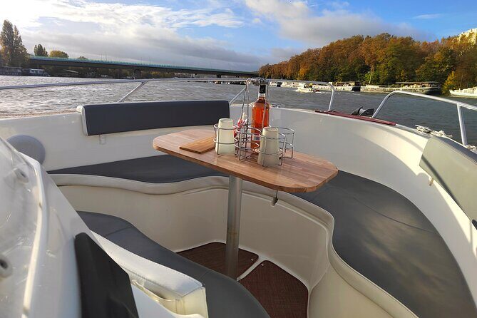 Paris Private Seine River Cruise with your Captain Guide - On board: what you should bring for a smooth 1h45