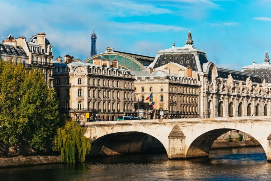 Paris: Romantic Cruise with 3-course Dinner on Seine River - Key things I’d watch for