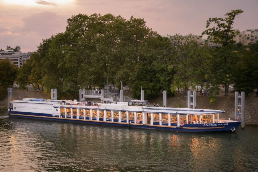 Paris: Romantic Cruise with 3-course Dinner on Seine River - Why the Capitaine Fracasse feels romantic from minute one