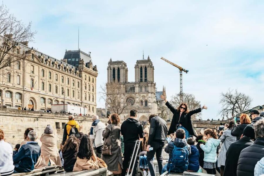 Paris: Seine Cruise and Macaron Tasting by the Eiffel Tower - Weather, Crowds, and Seating Capacity: The Real Paris Variables