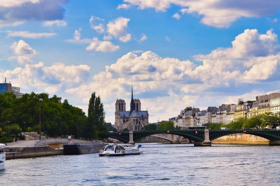 Paris: Seine Cruise with French breakfast near the boats - Timing, Departures, and Peak-Season Waiting
