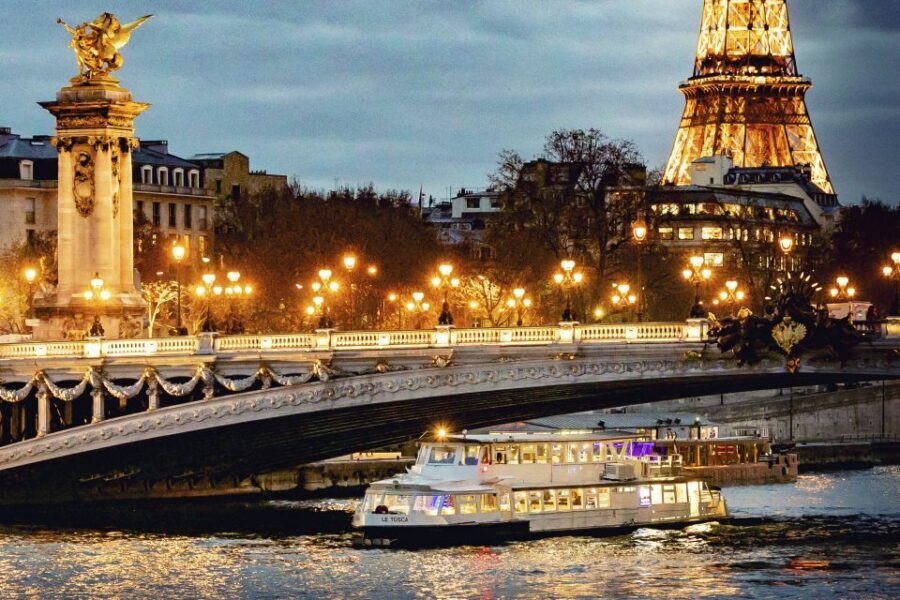 Paris: Seine Dinner Cruise from Eiffel Tower/Liberty Statue - Starting by the Eiffel Tower: the easiest kind of Paris night
