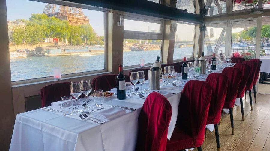 Paris: Seine Dinner Cruise from Eiffel Tower/Liberty Statue - The boat setup: cozy dining, with a view when you want it