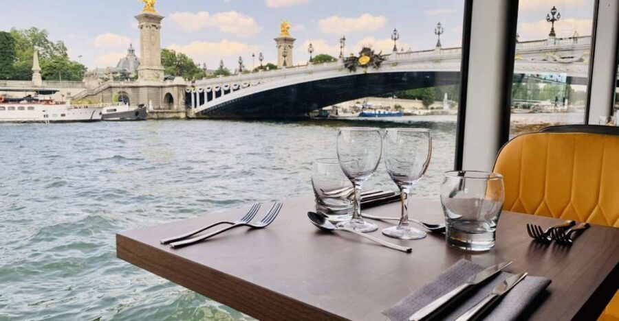 Paris: Seine River Bistronomic Dinner Cruise - Seine night sights: where the landmarks shine (and where they’re harder)