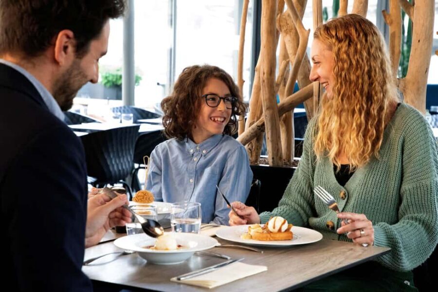 Paris: Seine River Cruise and 3-course Bistro Lunch - A Seine Cruise That Ends With a Real French Meal