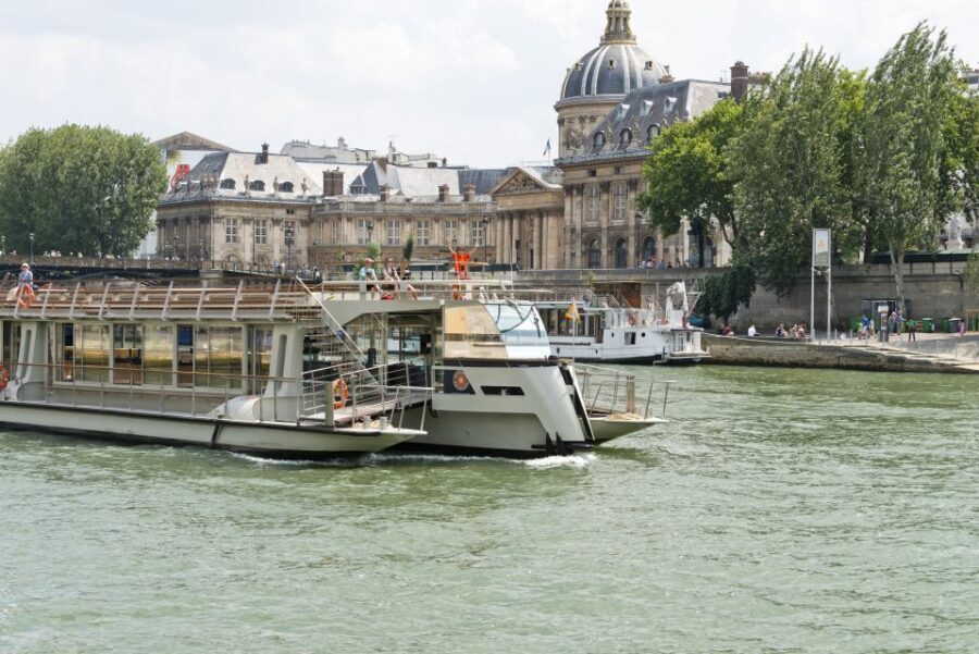 Paris: Seine River Cruise and 3-course Bistro Lunch - Audio commentary and the cabin comfort you’ll appreciate