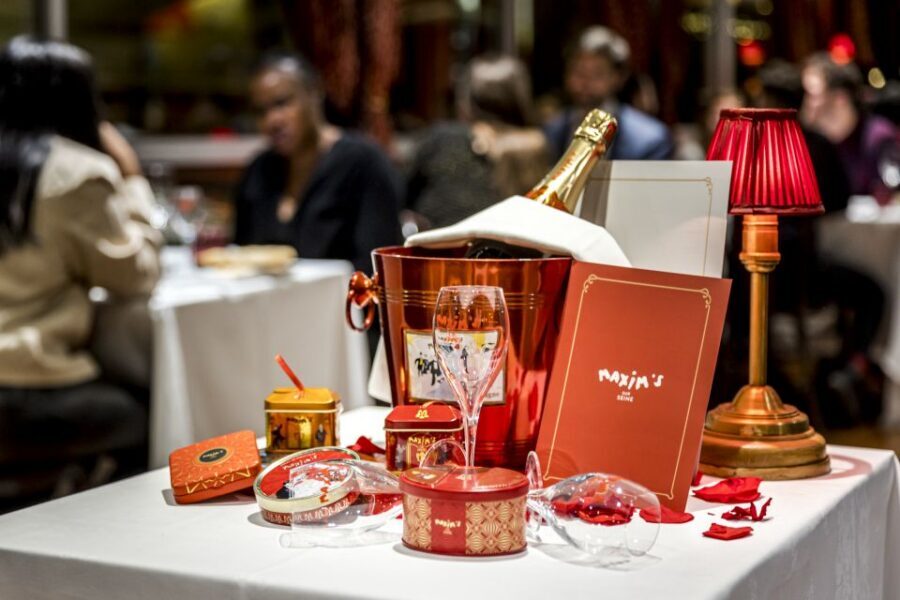 Paris: Seine River Cruise with 3-Course Dinner & Live Music - Key points worth planning around
