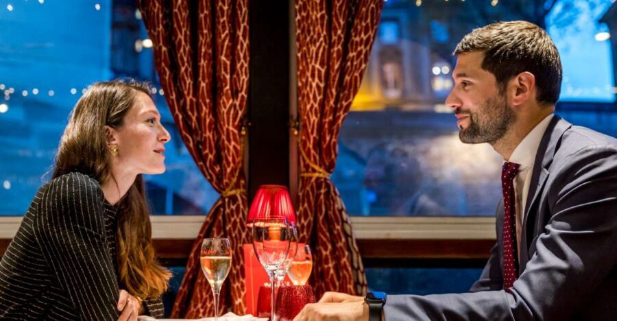 Paris: Seine River Cruise with 3-Course Dinner & Live Music - Cruise Route Breakdown: Louvre Views, Notre Dame, Île de la Cité, Eiffel Tower Sparkle Time
